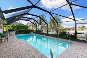 Waterfront Marco Is Retreat l Heated Pool & Dock