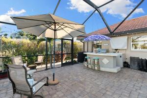 Waterfront Marco Is Retreat l Heated Pool & Dock