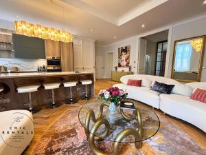 Tiffany Luxury 4BDR and 4Bath next to Palais
