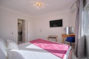 Seabatical Apartment by the beach, 2Bed and 2Baths