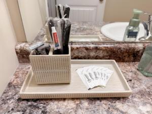 Spacious 4BR with King Suite - Garage - Netflix