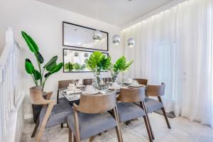 Family Paradise 5BR in Solterra Close Disney