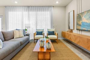 Brand-New Charming Pool Home in Exclusive Resort