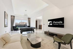 5 BR Villa Near Business Bay By Petals Holiday Homes