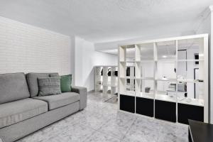 Modern Coastal Apartment Newly Renovated WiFi A.C