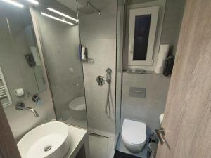 Perfect Strangers C1