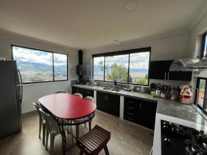 Casa con Vista Única a 10 minutos de Cuenca