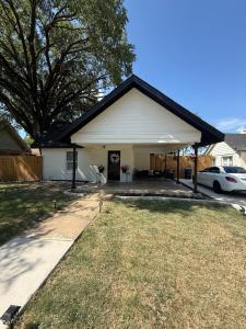 Spacious 3 bedroom 2 bath home in Downtown