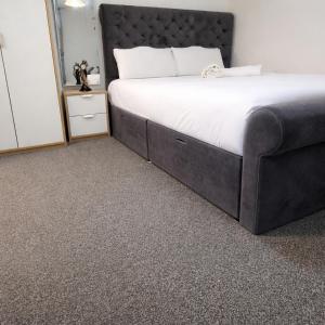 Lovely En-suite room in a shared apartment 5 minutes to the Tyne and Wear metro station