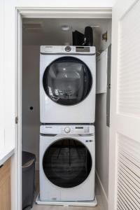 Modern 3BR Retreat with Rooftop Deck Sleeps 8