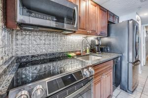 Wonderful Condo Barefoot Landing with beach access