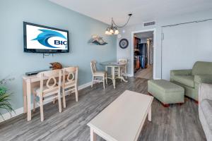 Wonderful Condo Barefoot Landing with beach access