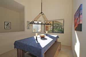 V3833 - End Drive - Alice Lodging