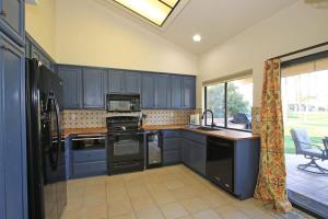 V3833 - End Drive - Alice Lodging