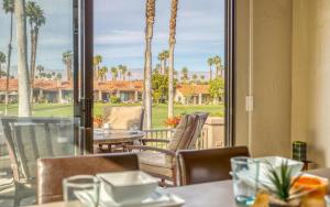 VB535 - Palm Beauty - Alice Lodging