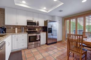 VS642 -Desert Hacienda - Alice Lodging