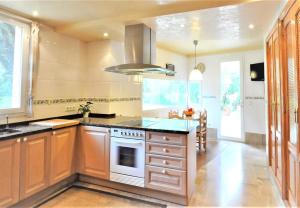 Villa Oasis, Private Pool, Tennis Court & Nature in Bunyola