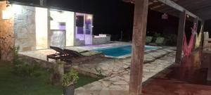 Casa junto as montanhas