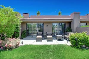 VS910 - Desert Chic - Alice Lodging