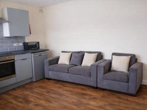Evo C - 2 Bed Apartment 2 Min Walk to Station - longer stays available