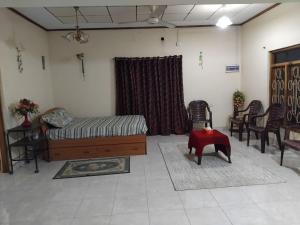 Drivers , Guides & Family Rooms