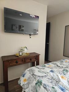 A complete, cozy apartment on Roosevelt