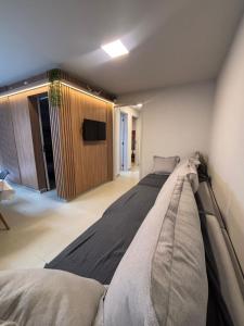 Apartamento terreno com piscina a 350 mts da praia