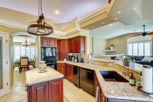 Gather & Unwind, Mtn-View Home in Lake Havasu City