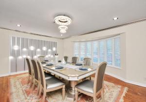 Luxury Retreat with Heated Pool, Firepit, Outdoor Cinema