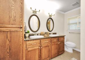 Luxury Retreat with Heated Pool, Firepit, Outdoor Cinema