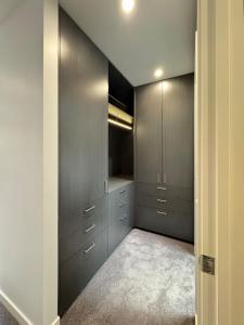 Regent House - Luxury 4BR Richmond Family Home