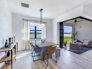 Vibrant Room with City Views in Shared Apartment