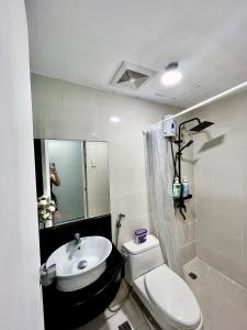 Elevated Staycation BGC Venice Grand Canal