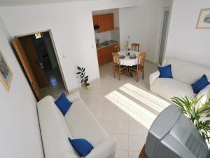Apartments Anamarija - One Bedroom Apartment with Balcony - 4