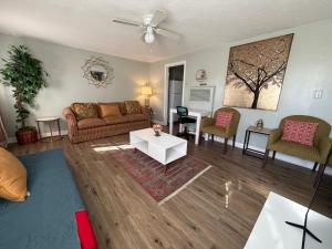 Historic 1BR Apt Kitchen Near VSU SGMC Down Town