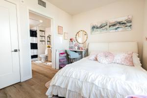 Hollywood Celebrity 2 Bd with SkyLine and Hollywood Sing View