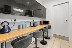 Contractor Friendly 5 Bed Free Parking & WiFi