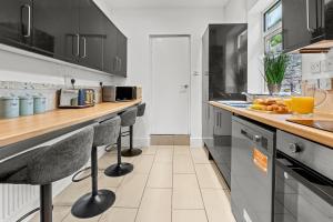 Contractor Friendly 5 Bed Free Parking & WiFi