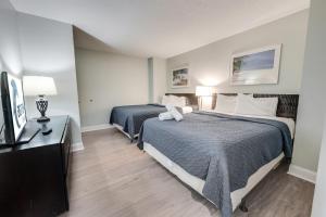 Private 3-Bedroom Seaside Resort with Views, Pools