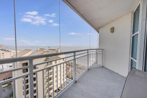 Private 3-Bedroom Seaside Resort with Views, Pools