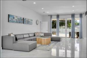 Modern Retreat in the Heart of Hollywood