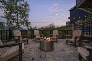 Skys the Limit - Pool - Theater - Views