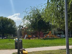 House for 6 with patio, BBQ grill & parking