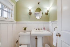 The Heart of Sonoma Plaza, Stylish 1877 Victorian