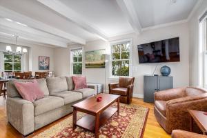 The Heart of Sonoma Plaza, Stylish 1877 Victorian