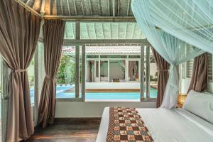 Villa Laksmana Hideaway 2 - Surrounded by water- 2bd villa with fantastic pool!