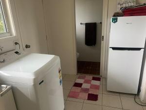 Hillview Farmstay Unit -Coast Meets the Sea