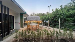 Koh Mook Morakot House