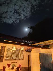 Casa com Quadra de Areia para 21 pessoas em Boracéia São Seba