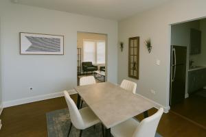 Spacious 1BR Apartment with Washer Dryer Near CTA